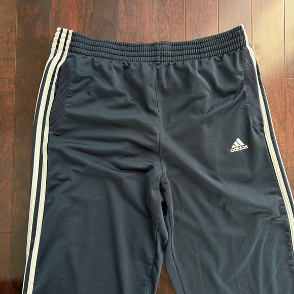 adidas Men's Track Pants Size Medium Navy 3 Stripes Pockets Active Gym Lounge - Picture 2 of 8